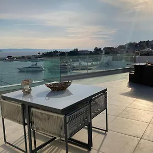Ξενοδοχείο με διαμερίσματα Wide Blue Luxury Boutique